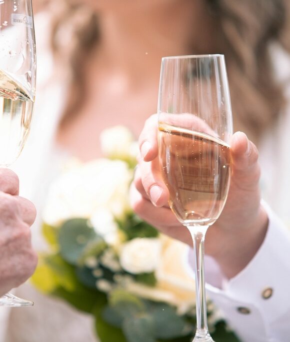 Comment personnaliser votre champagne de mariage : étiquettes, saveurs et formats uniques