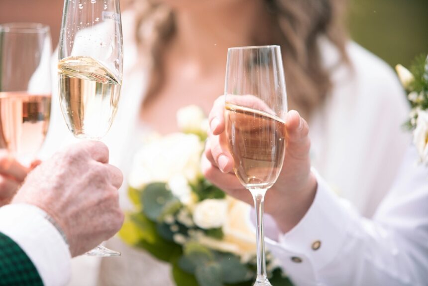 Comment personnaliser votre champagne de mariage : étiquettes, saveurs et formats uniques